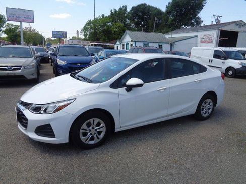 Used 2019 Chevrolet Cruze LS image 3