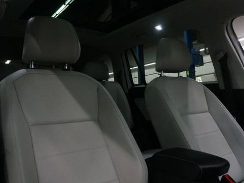 Certified 2021 Volkswagen Tiguan SE w/ Panoramic Sunroof Package image 56