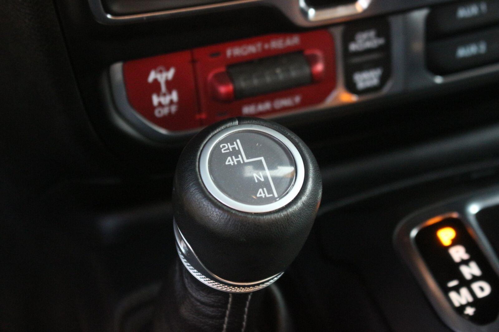 Used 2025 Jeep Gladiator Rubicon w/ Convenience Group AWD/4WD image 29