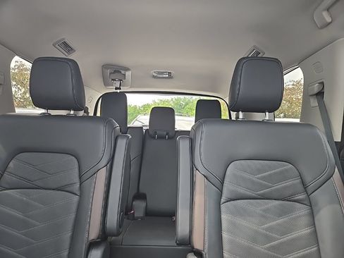 Used 2025 Nissan Pathfinder Platinum AWD/4WD image 28