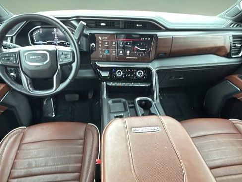Used 2024 GMC Sierra 2500 Denali Ultimate image 16