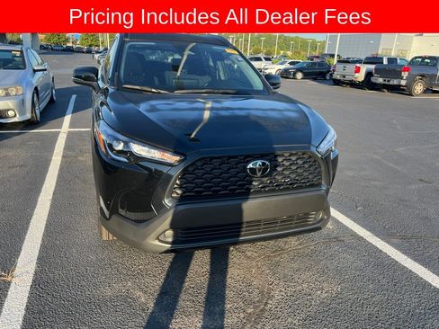 Used 2025 Toyota Corolla Cross LE FWD image 18