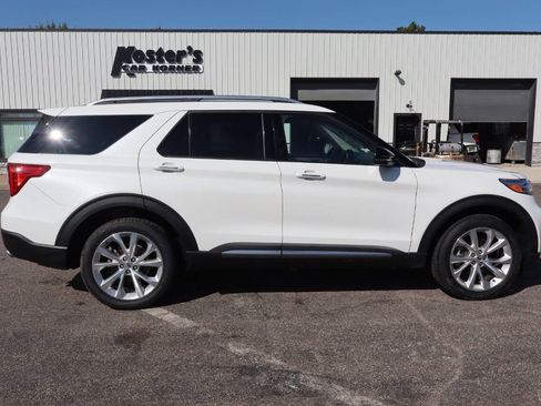 Used 2023 Ford Explorer Platinum w/ Technology Package AWD/4WD image 9