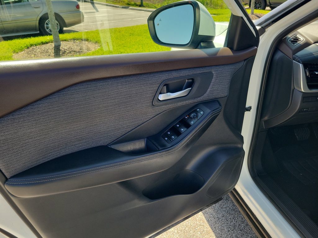 Used 2021 Nissan Rogue SV FWD image 18