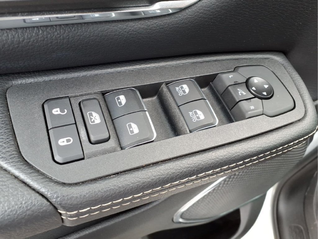 Used 2025 RAM 1500 Laramie w/ Sport Appearance Package AWD/4WD image 20