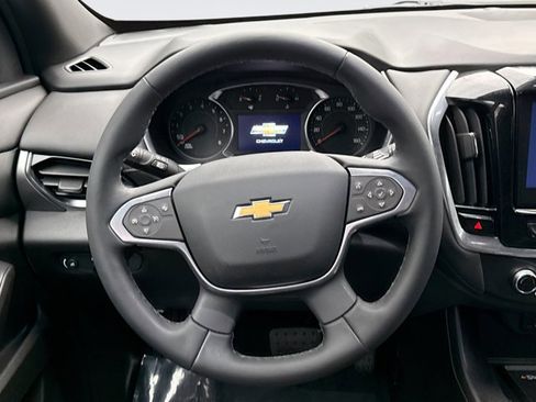 Used 2023 Chevrolet Traverse LT image 12