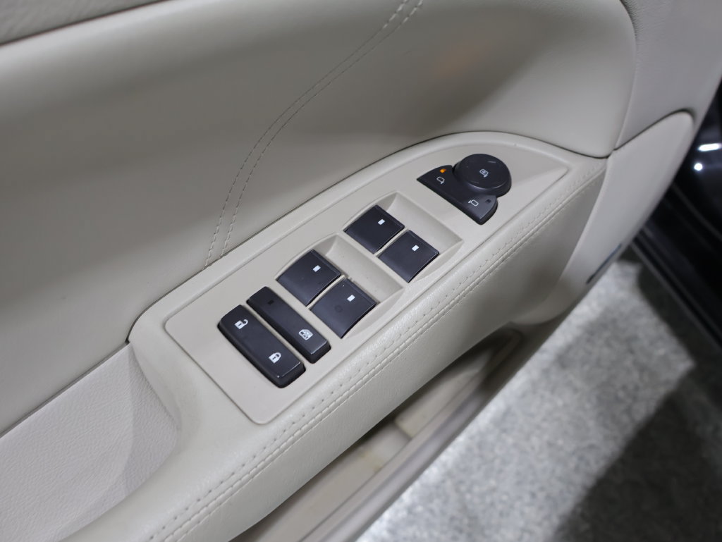 Used 2007 Buick Lucerne CXL w/ Luxury Package FWD image 14