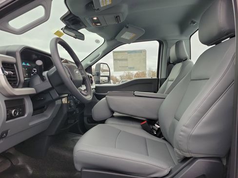 New 2026 Ford F250 XL w/ FX4 Off-Road Package image 13