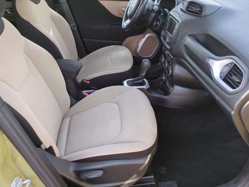 Used 2015 Jeep Renegade Latitude w/ Popular Equipment Group image 21