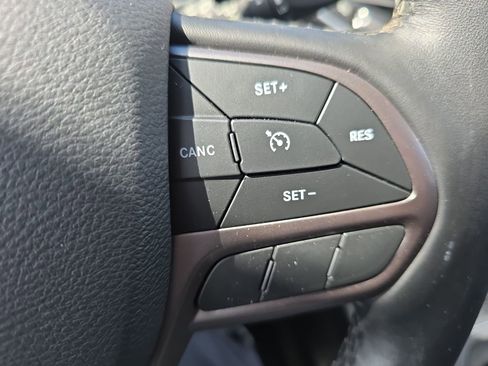 Used 2020 Jeep Cherokee Latitude Plus w/ Cold Weather Group AWD/4WD image 17