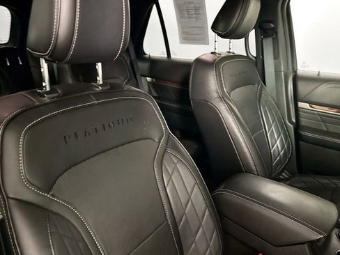 Used 2018 Ford Explorer Platinum AWD/4WD image 3