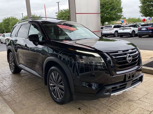 Certified 2023 Nissan Pathfinder SL w/ SL Premium Package AWD/4WD image 3