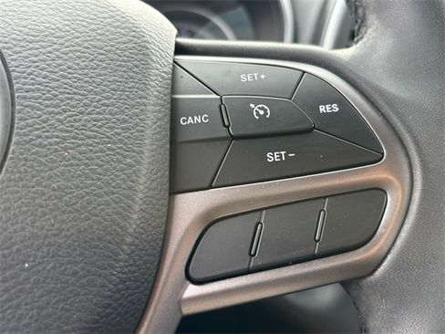 Used 2020 Jeep Cherokee Latitude Plus image 33