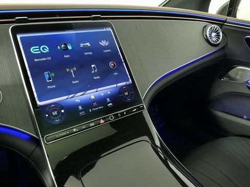 Used 2023 Mercedes-Benz EQE 500 4MATIC Sedan image 43