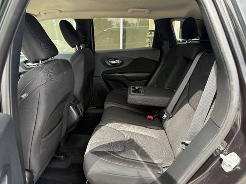 Used 2015 Jeep Cherokee Latitude AWD/4WD image 10