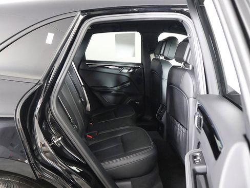 Used 2022 Porsche Macan image 31