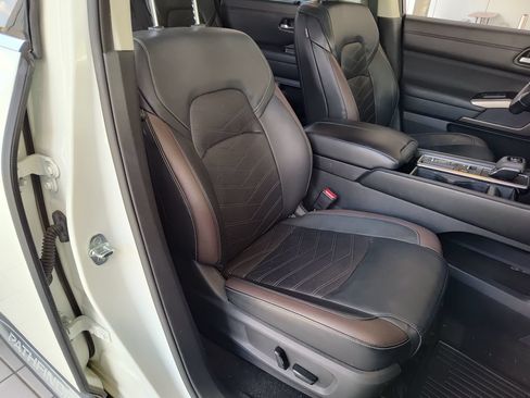 Used 2022 Nissan Pathfinder Platinum w/ Cargo Package FWD image 33