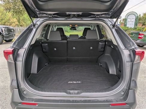 Used 2021 Toyota RAV4 XLE w/ Carpet Mat Package (TMS) image 29