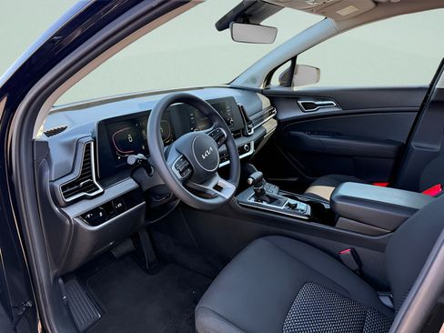 Used 2024 Kia Sportage LX AWD/4WD image 4