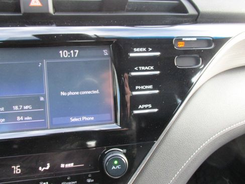 Used 2018 Toyota Camry SE image 29
