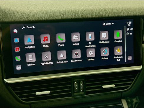 Used 2022 Porsche Cayenne Platinum Edition image 18