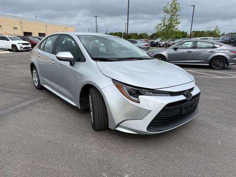 Used 2025 Toyota Corolla LE image 3