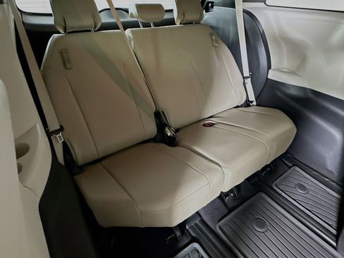 Used 2021 Toyota Sienna XLE w/ XLE Plus Package image 10