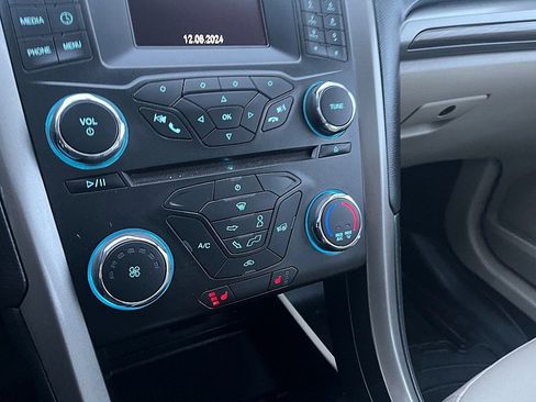 Used 2017 Ford Fusion SE image 23