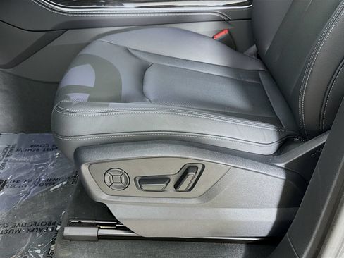 Certified 2025 Audi Q8 Premium Plus w/ Premium Plus Package AWD/4WD image 20