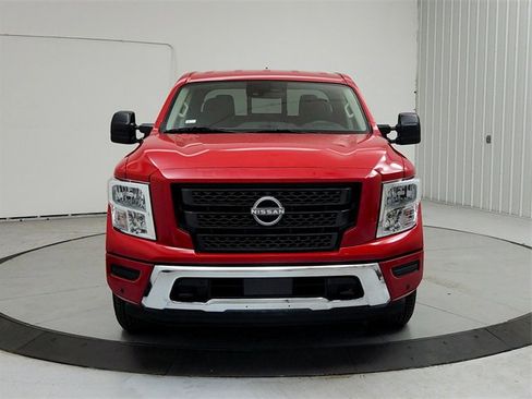 Used 2024 Nissan Titan SV w/ SV Convenience Package image 2