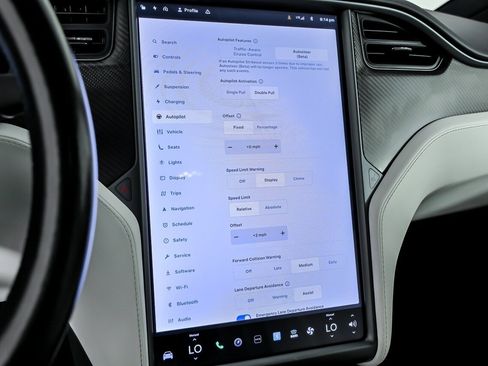 Used 2018 Tesla Model X 75D image 38