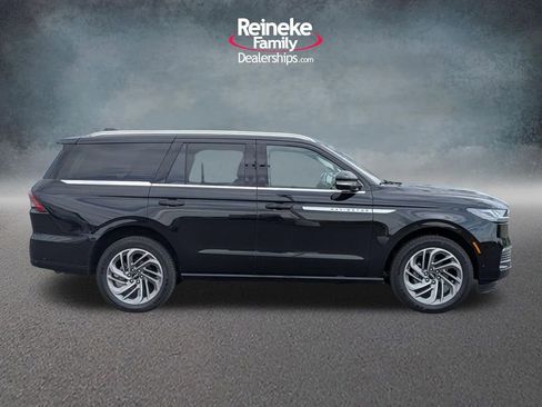 Used 2025 Lincoln Navigator Reserve AWD/4WD image 4