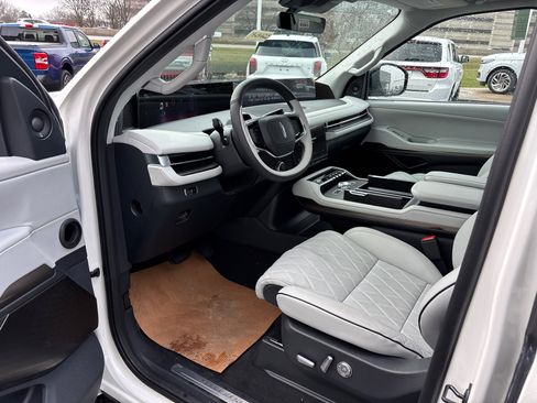 New 2026 Lincoln Navigator Black Label AWD/4WD image 24
