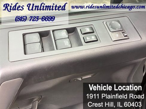 Used 2010 Nissan Titan SE w/ SE Value Truck Pkg image 11