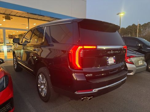 Used 2025 GMC Yukon Denali w/ Sun & Power Step Package image 9
