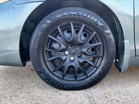 Used 2010 Toyota Camry LE image 8