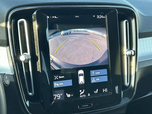 Used 2022 Volvo XC40 T5 Momentum image 27