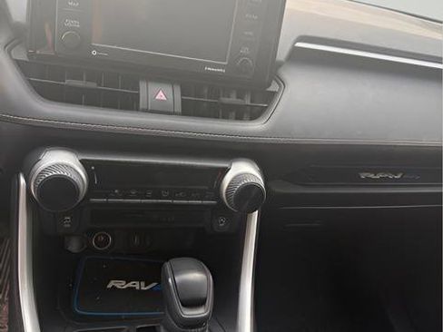 Used 2022 Toyota RAV4 LE AWD/4WD image 9