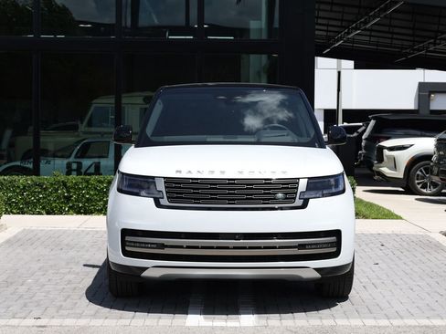 Used 2025 Land Rover Range Rover SE AWD/4WD image 3