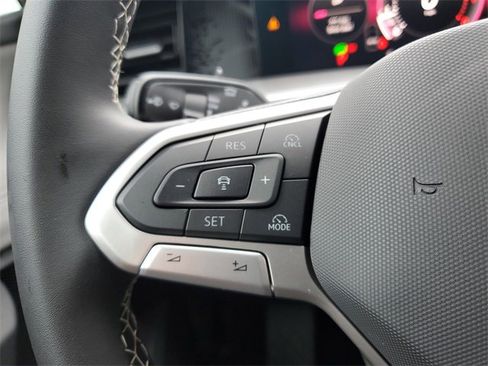 New 2025 Volkswagen Tiguan SE image 25