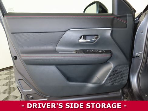 Certified 2025 Nissan Kicks SR image 5