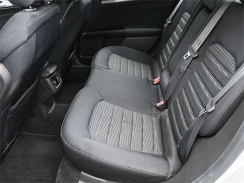 Used 2016 Ford Fusion SE image 30