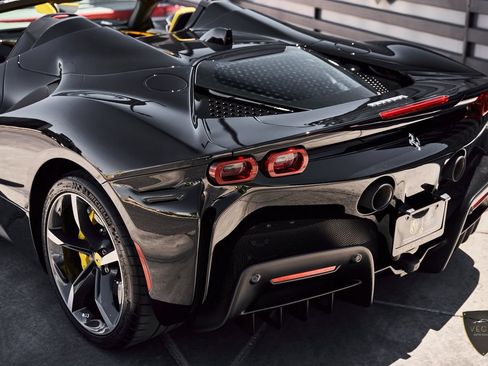 Used 2024 Ferrari SF90 Spider AWD/4WD image 8