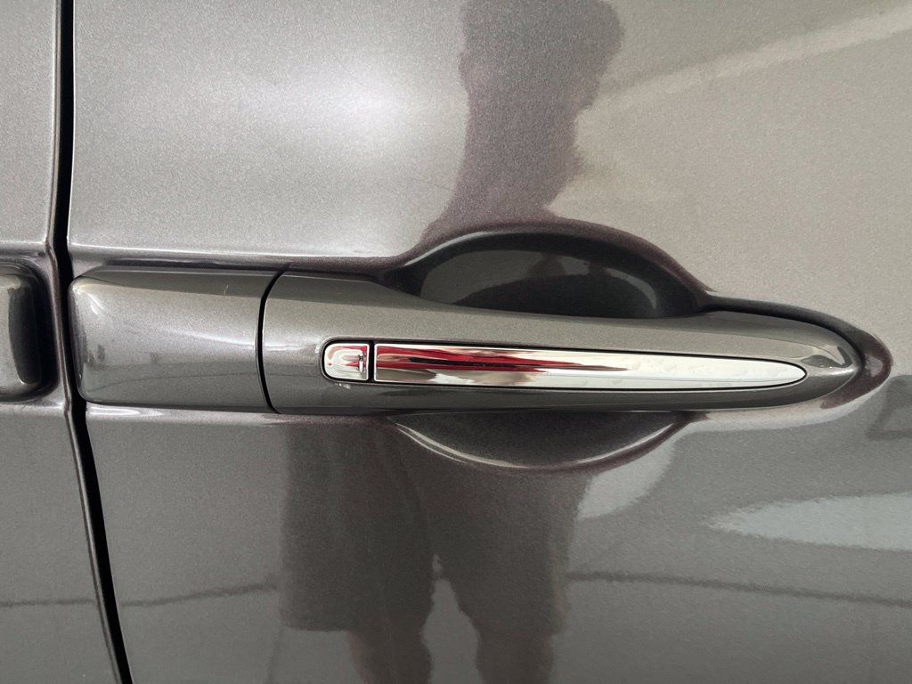 Used 2023 Chrysler Pacifica Limited FWD image 48
