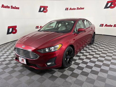 Used 2019 Ford Fusion SE w/ Equipment Group 151A image 2