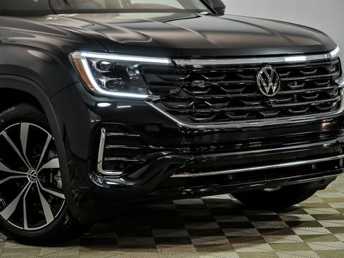 Certified 2025 Volkswagen Atlas SEL Premium R-Line image 2
