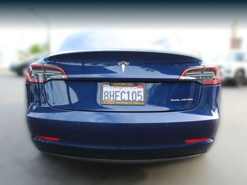 Used 2018 Tesla Model 3 Long Range image 4