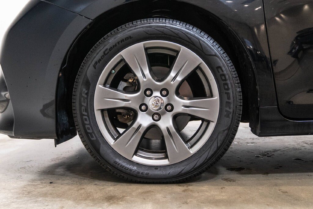 Used 2017 Toyota Sienna SE FWD image 11