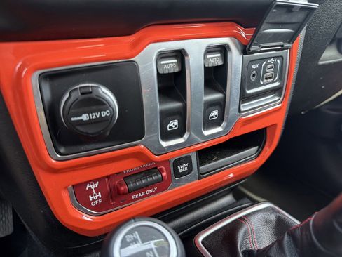 Used 2018 Jeep Wrangler Rubicon AWD/4WD image 30