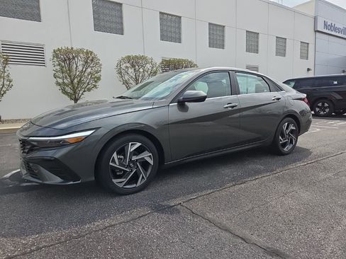 Used 2024 Hyundai Elantra SEL w/ Convenience Package image 44